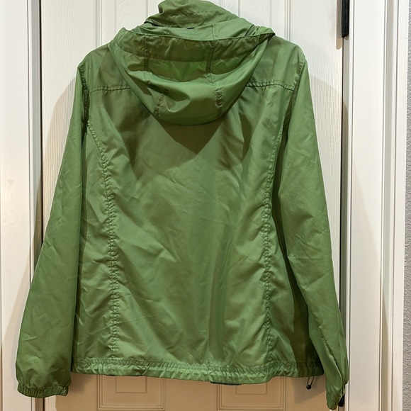 Woman’s L.L. Bean Rain Jacket O BUX3. Hooded, Nylon, lightweight. EUC! - Picture 7 of 10